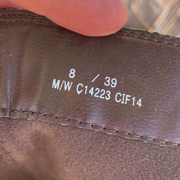 B.O.C women’s brown pebbles leather boots. Size 8 - Picture 4 of 7